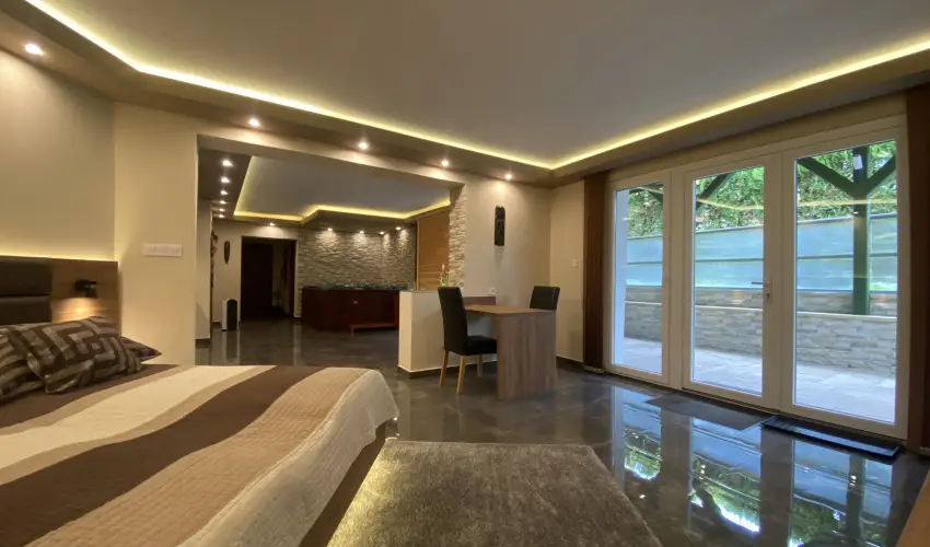 The Jakuzzi Room Miskolctapolca - M�rcius 15.