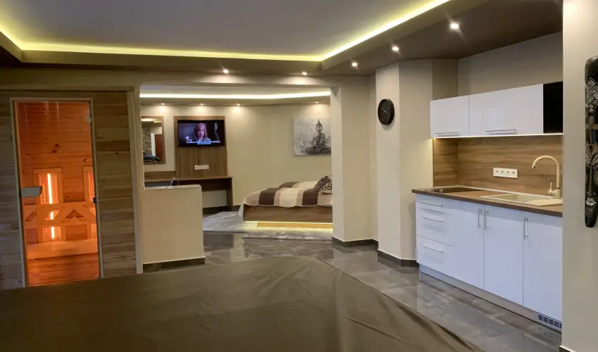 The Jakuzzi Room Miskolctapolca - M�rcius 15.