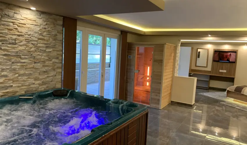 The Jakuzzi Room Miskolctapolca - M�rcius 15.