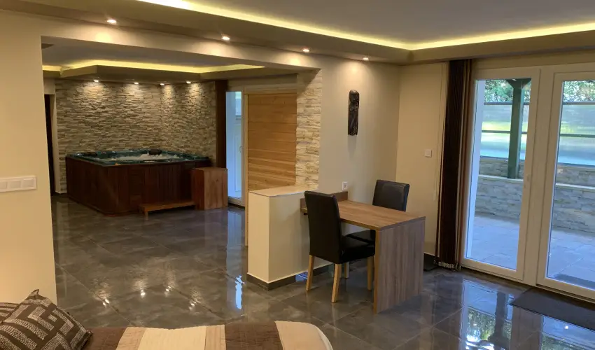 The Jakuzzi Room Miskolctapolca - M�rcius 15.