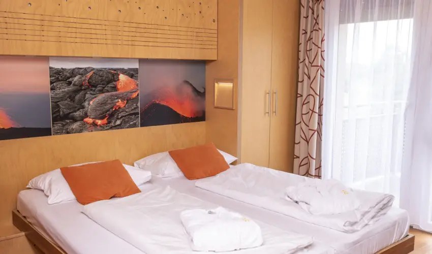 Vulk�n Wellness Hotel �s Kemping Celld�m�lk - M�rcius 15. (min. 2 �j)