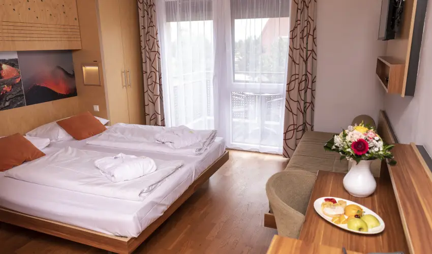 Vulk�n Wellness Hotel �s Kemping Celld�m�lk - M�rcius 15. (min. 2 �j)