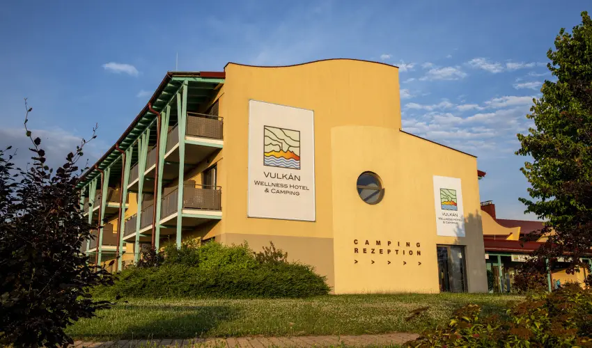 Vulk�n Wellness Hotel �s Kemping Celld�m�lk - M�rcius 15. (min. 2 �j)