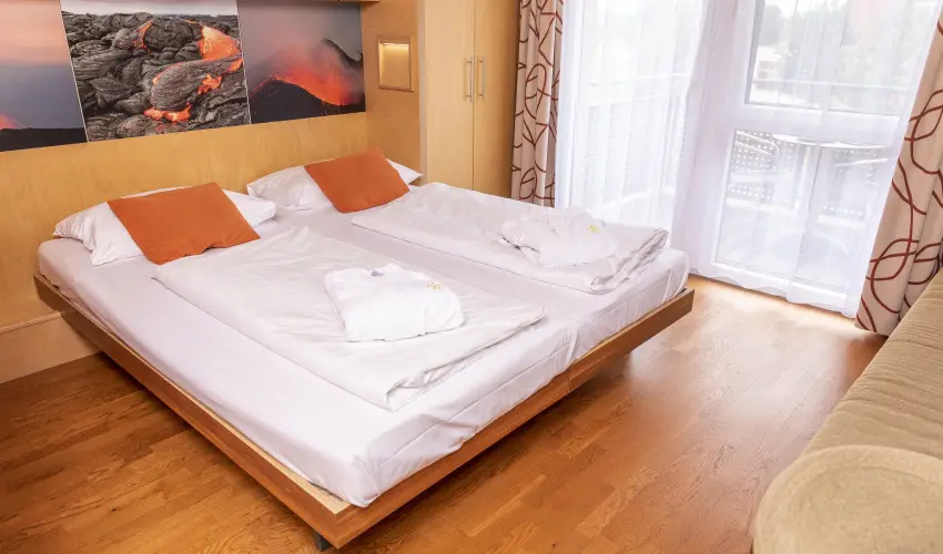 Vulk�n Wellness Hotel �s Kemping Celld�m�lk - M�rcius 15. (min. 2 �j)