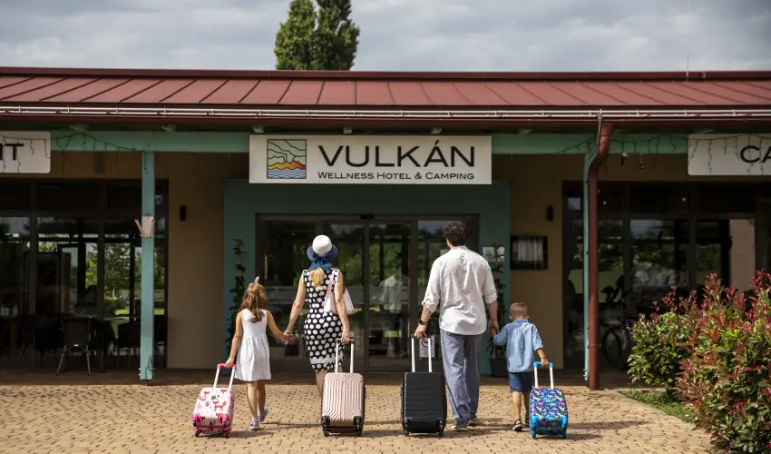 Vulk�n Wellness Hotel �s Kemping Celld�m�lk - M�rcius 15. (min. 2 �j)