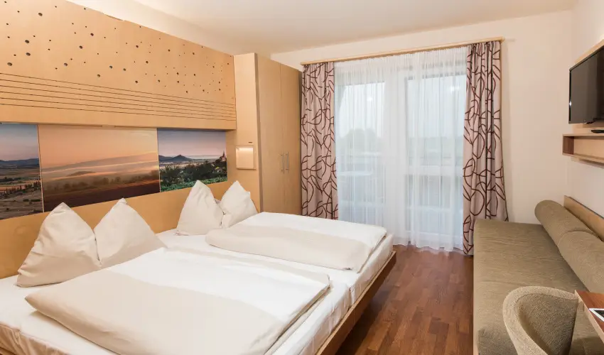 Vulk�n Wellness Hotel �s Kemping Celld�m�lk - M�rcius 15. (min. 2 �j)