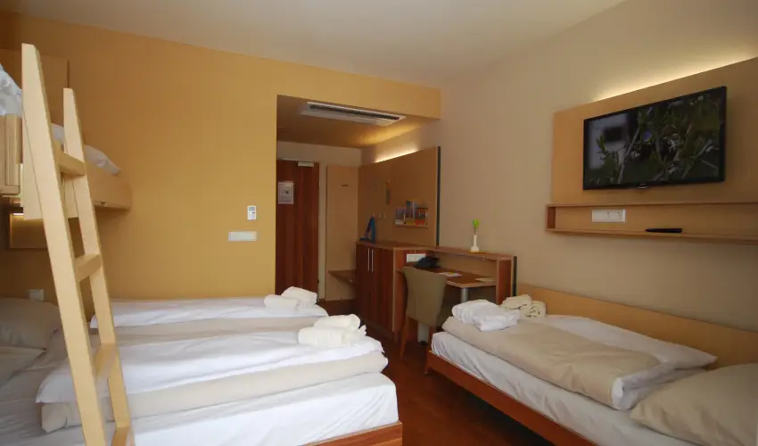 Vulk�n Wellness Hotel �s Kemping Celld�m�lk - M�rcius 15. (min. 2 �j)