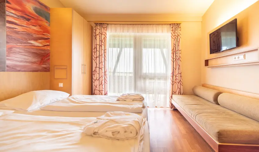 Vulk�n Wellness Hotel �s Kemping Celld�m�lk - M�rcius 15. (min. 2 �j)