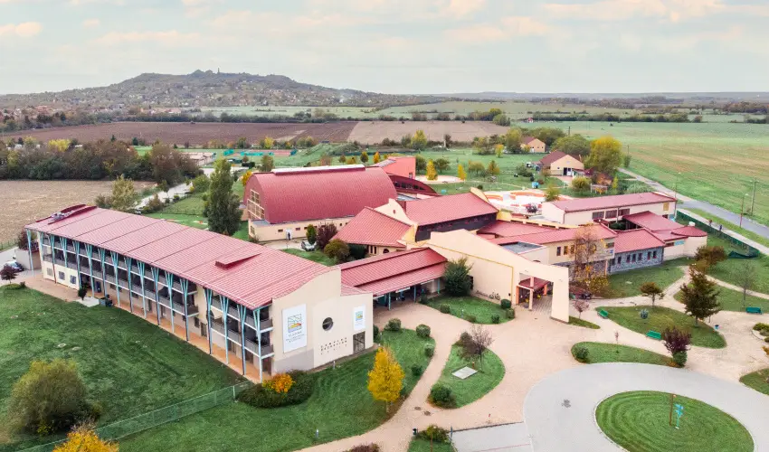 Vulk�n Wellness Hotel �s Kemping Celld�m�lk - M�rcius 15. (min. 2 �j)
