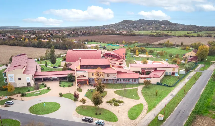 Vulk�n Wellness Hotel �s Kemping Celld�m�lk - M�rcius 15. (min. 2 �j)