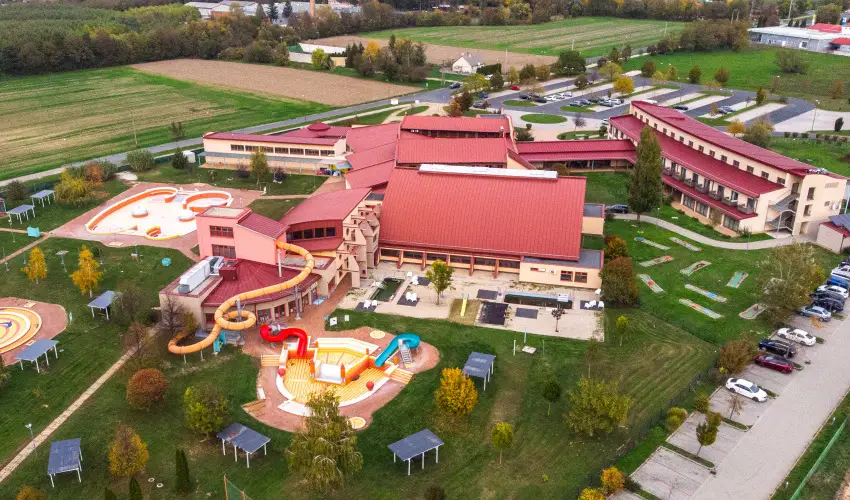 Vulk�n Wellness Hotel �s Kemping Celld�m�lk - M�rcius 15. (min. 2 �j)