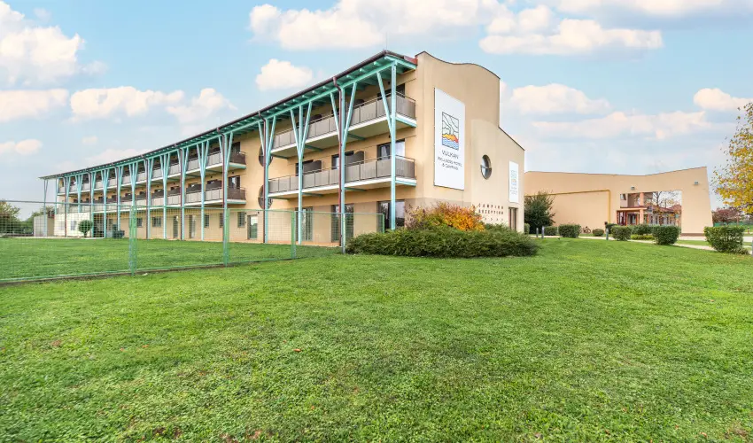 Vulk�n Wellness Hotel �s Kemping Celld�m�lk - M�rcius 15. (min. 2 �j)