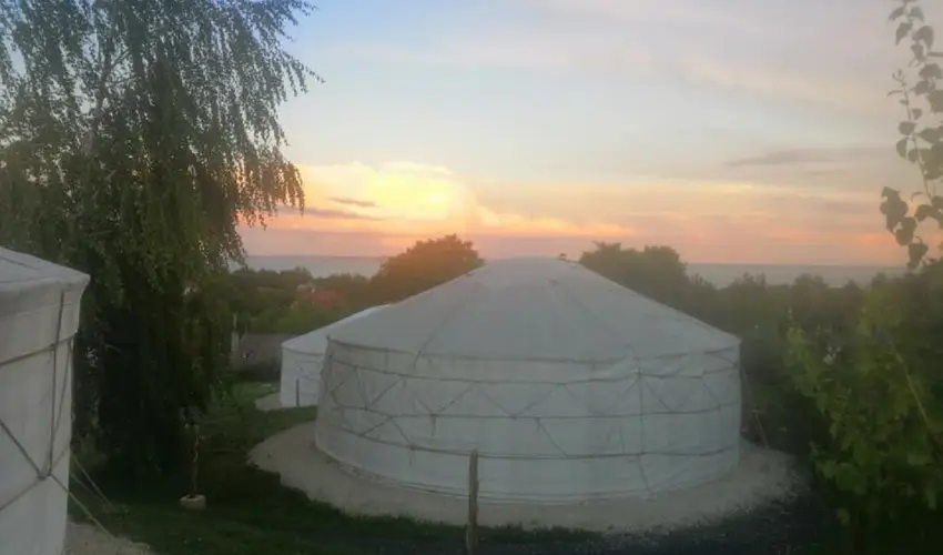 Jurta Spirit Hotel Balatongy�r�k - M�rcius 15. 