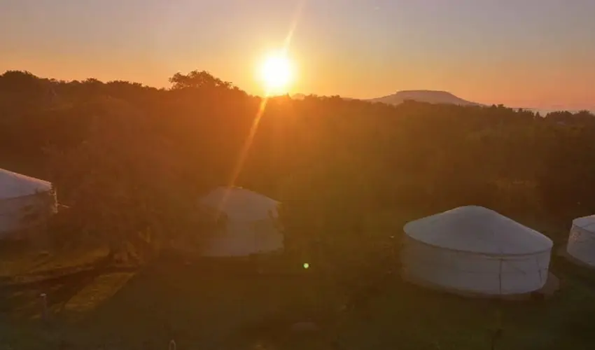 Jurta Spirit Hotel Balatongy�r�k - M�rcius 15. 