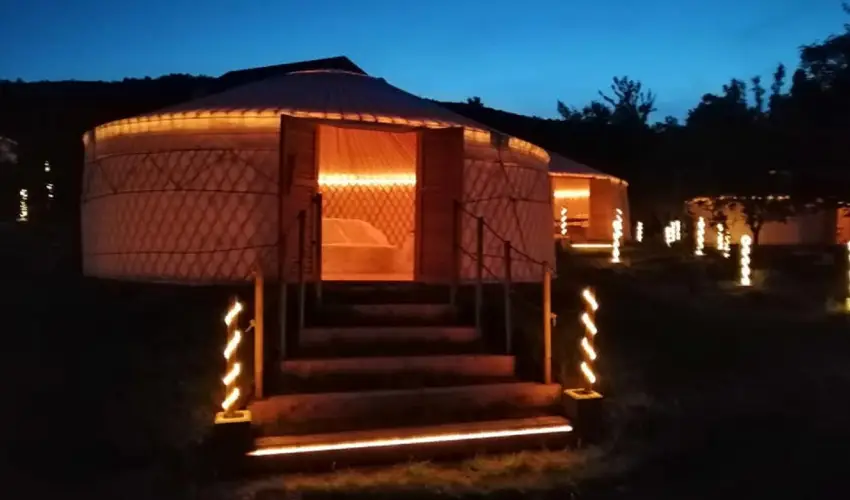 Jurta Spirit Hotel Balatongy�r�k - M�rcius 15. 