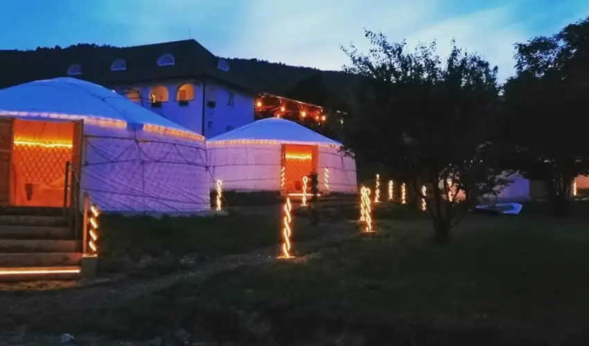 Jurta Spirit Hotel Balatongy�r�k - M�rcius 15. 