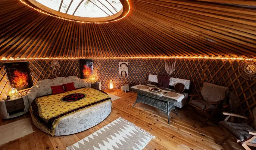 Jurta Spirit Hotel Balatongy�r�k - M�rcius 15. 