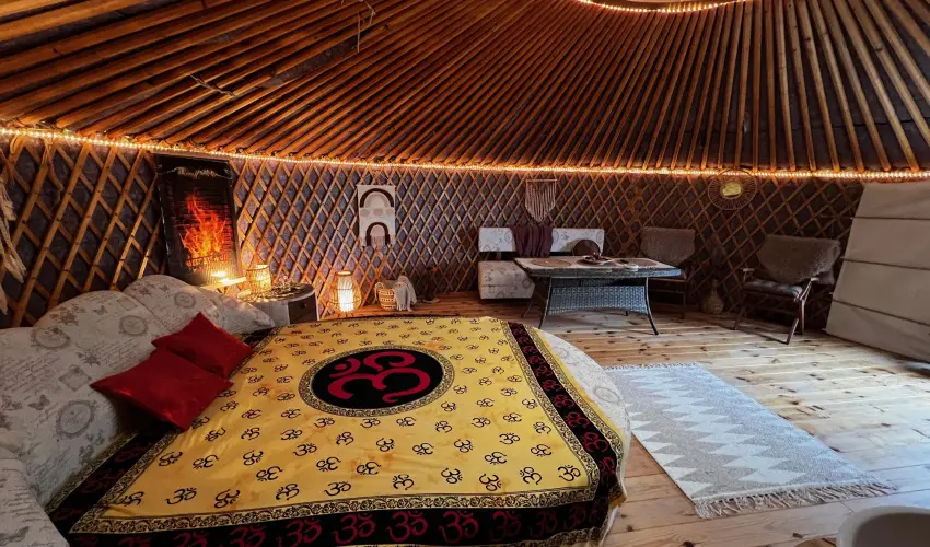 Jurta Spirit Hotel Balatongy�r�k - M�rcius 15. 