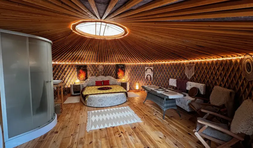 Jurta Spirit Hotel Balatongy�r�k - M�rcius 15. 