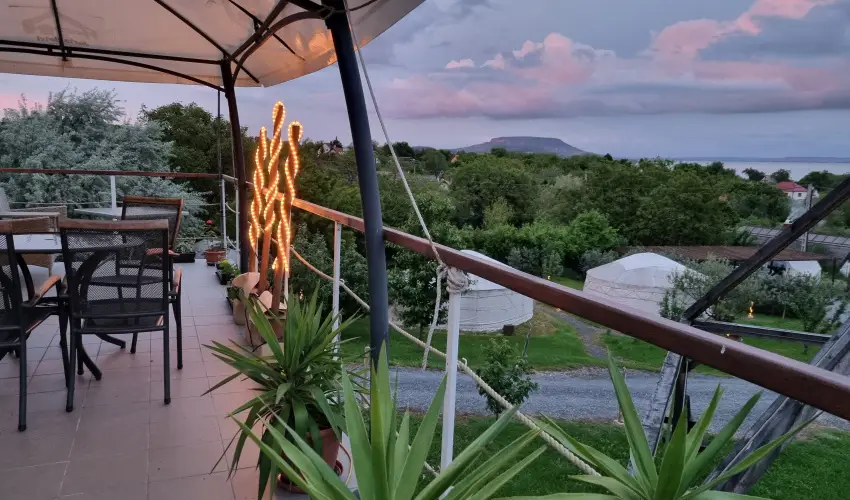 Jurta Spirit Hotel Balatongy�r�k - M�rcius 15. 