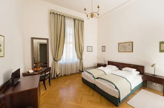 K�rolyi Kast�ly Hotel & Restaurant - M�rcius 15. 