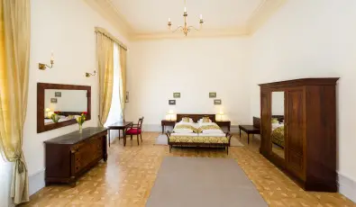 K�rolyi Kast�ly Hotel & Restaurant  Feh�rv�rcsurg�