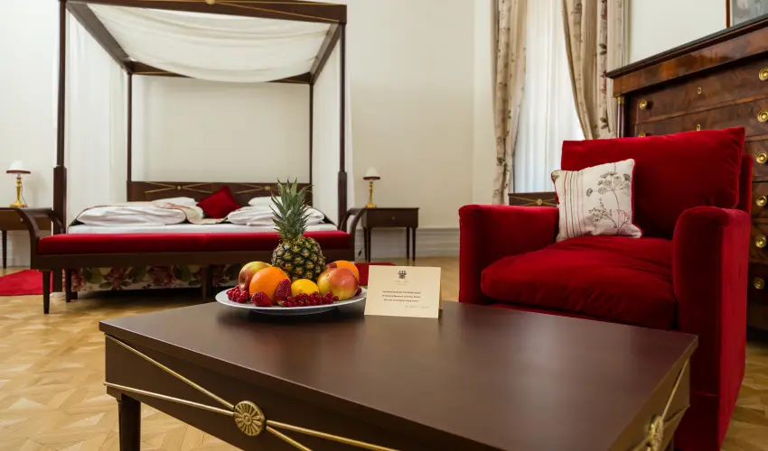 K�rolyi Kast�ly Hotel & Restaurant  Feh�rv�rcsurg� - M�rcius 15. 