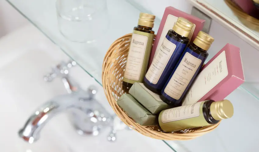 K�rolyi Kast�ly Hotel & Restaurant  Feh�rv�rcsurg� - M�rcius 15. 