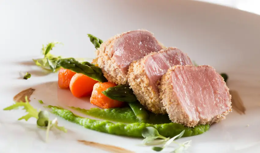 K�rolyi Kast�ly Hotel & Restaurant  Feh�rv�rcsurg� - M�rcius 15. 