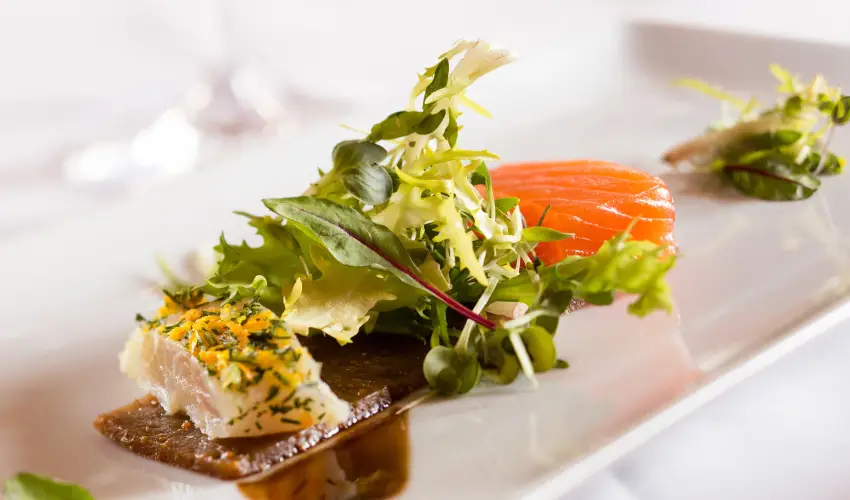 K�rolyi Kast�ly Hotel & Restaurant  Feh�rv�rcsurg� - M�rcius 15. 