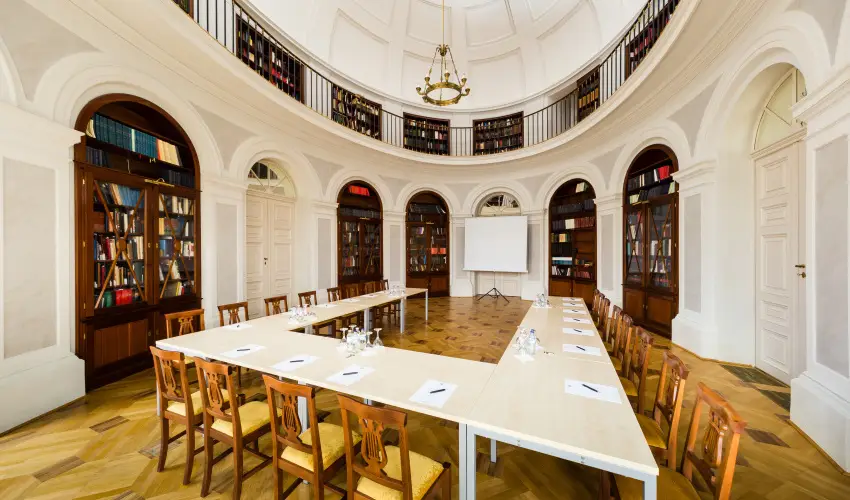 K�rolyi Kast�ly Hotel & Restaurant  Feh�rv�rcsurg� - M�rcius 15. 