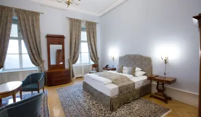 K�rolyi Kast�ly Hotel & Restaurant  Feh�rv�rcsurg�