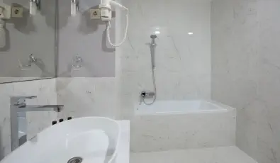 K�rolyi Kast�ly Hotel & Restaurant  Feh�rv�rcsurg�