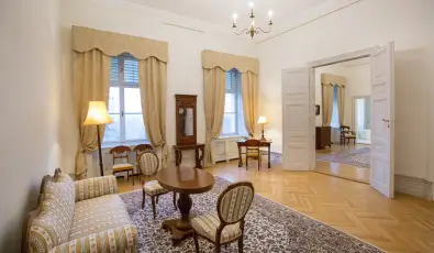 K�rolyi Kast�ly Hotel & Restaurant  Feh�rv�rcsurg�