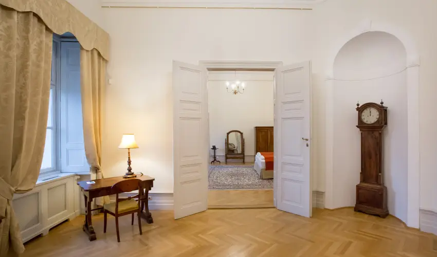 K�rolyi Kast�ly Hotel & Restaurant  Feh�rv�rcsurg� - M�rcius 15. 