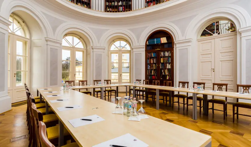 K�rolyi Kast�ly Hotel & Restaurant  Feh�rv�rcsurg� - M�rcius 15. 