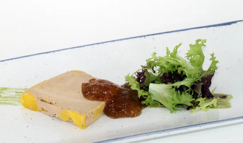 K�rolyi Kast�ly Hotel & Restaurant  Feh�rv�rcsurg� - M�rcius 15. 