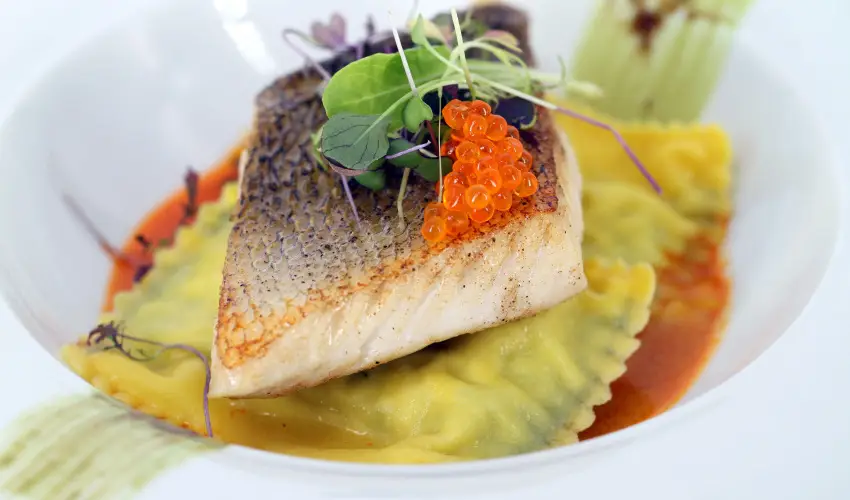 K�rolyi Kast�ly Hotel & Restaurant  Feh�rv�rcsurg� - M�rcius 15. 