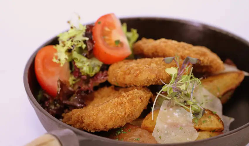 K�rolyi Kast�ly Hotel & Restaurant  Feh�rv�rcsurg� - M�rcius 15. 