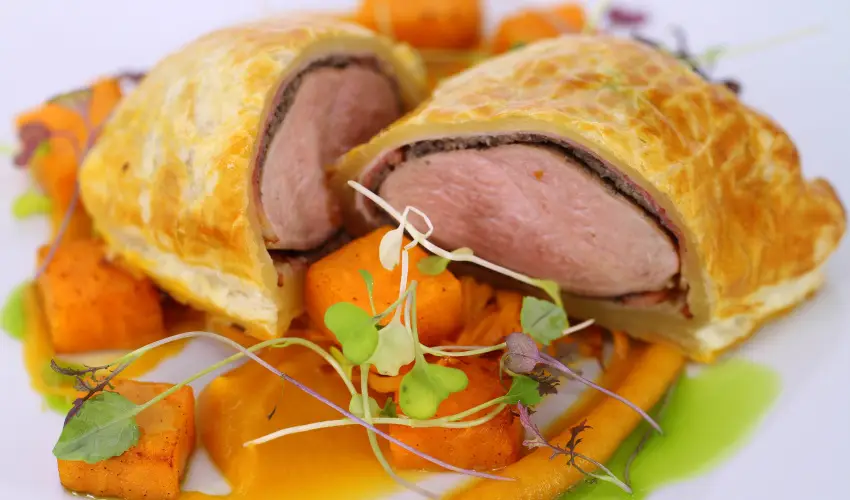 K�rolyi Kast�ly Hotel & Restaurant  Feh�rv�rcsurg� - M�rcius 15. 