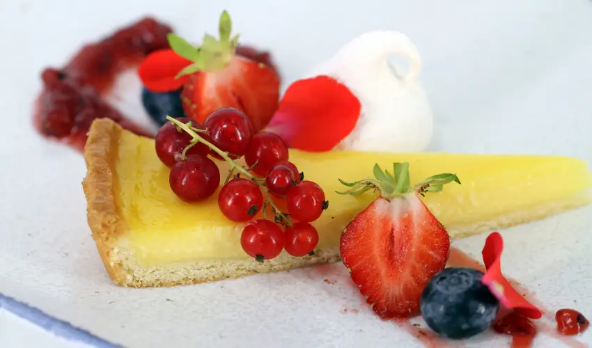 K�rolyi Kast�ly Hotel & Restaurant  Feh�rv�rcsurg� - M�rcius 15. 