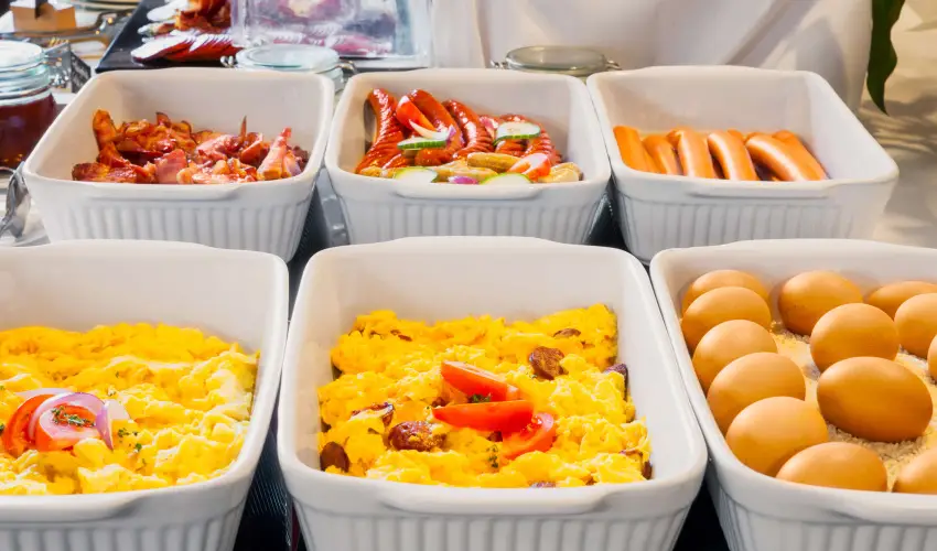 K�rolyi Kast�ly Hotel & Restaurant  Feh�rv�rcsurg� - M�rcius 15. 