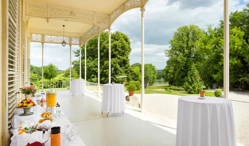 K�rolyi Kast�ly Hotel & Restaurant  Feh�rv�rcsurg� - M�rcius 15. 