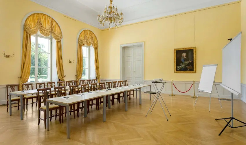 K�rolyi Kast�ly Hotel & Restaurant  Feh�rv�rcsurg� - M�rcius 15. 