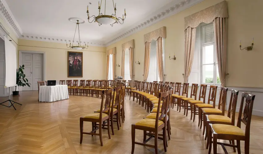 K�rolyi Kast�ly Hotel & Restaurant  Feh�rv�rcsurg� - M�rcius 15. 