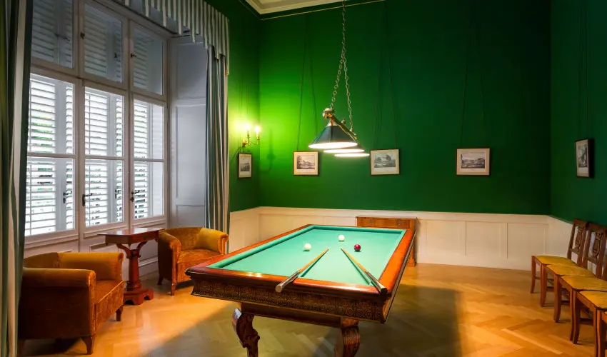 K�rolyi Kast�ly Hotel & Restaurant  Feh�rv�rcsurg� - M�rcius 15. 