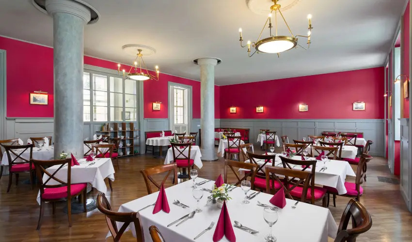 K�rolyi Kast�ly Hotel & Restaurant  Feh�rv�rcsurg� - M�rcius 15. 