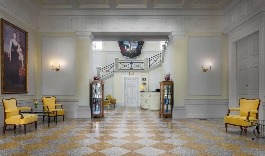 K�rolyi Kast�ly Hotel & Restaurant  Feh�rv�rcsurg� - M�rcius 15. 