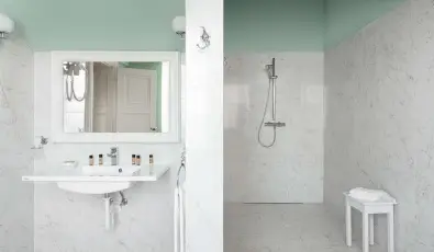 K�rolyi Kast�ly Hotel & Restaurant  Feh�rv�rcsurg�