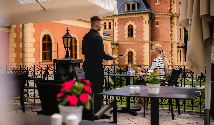 Kast�lyhotel Sasv�r Par�dsasv�r - M�rcius 15. (min. 3 �j)